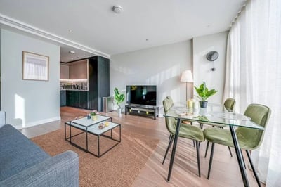 Flat Kennington Lane in Greater London