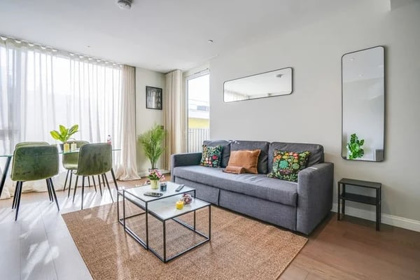Flat Kennington Lane in Greater London