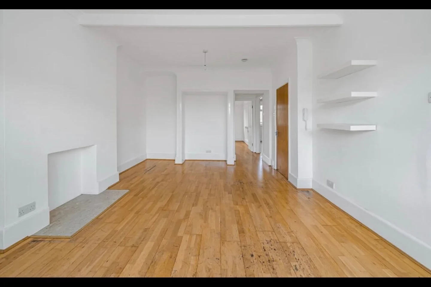 Flat Luffman Road in Greater London