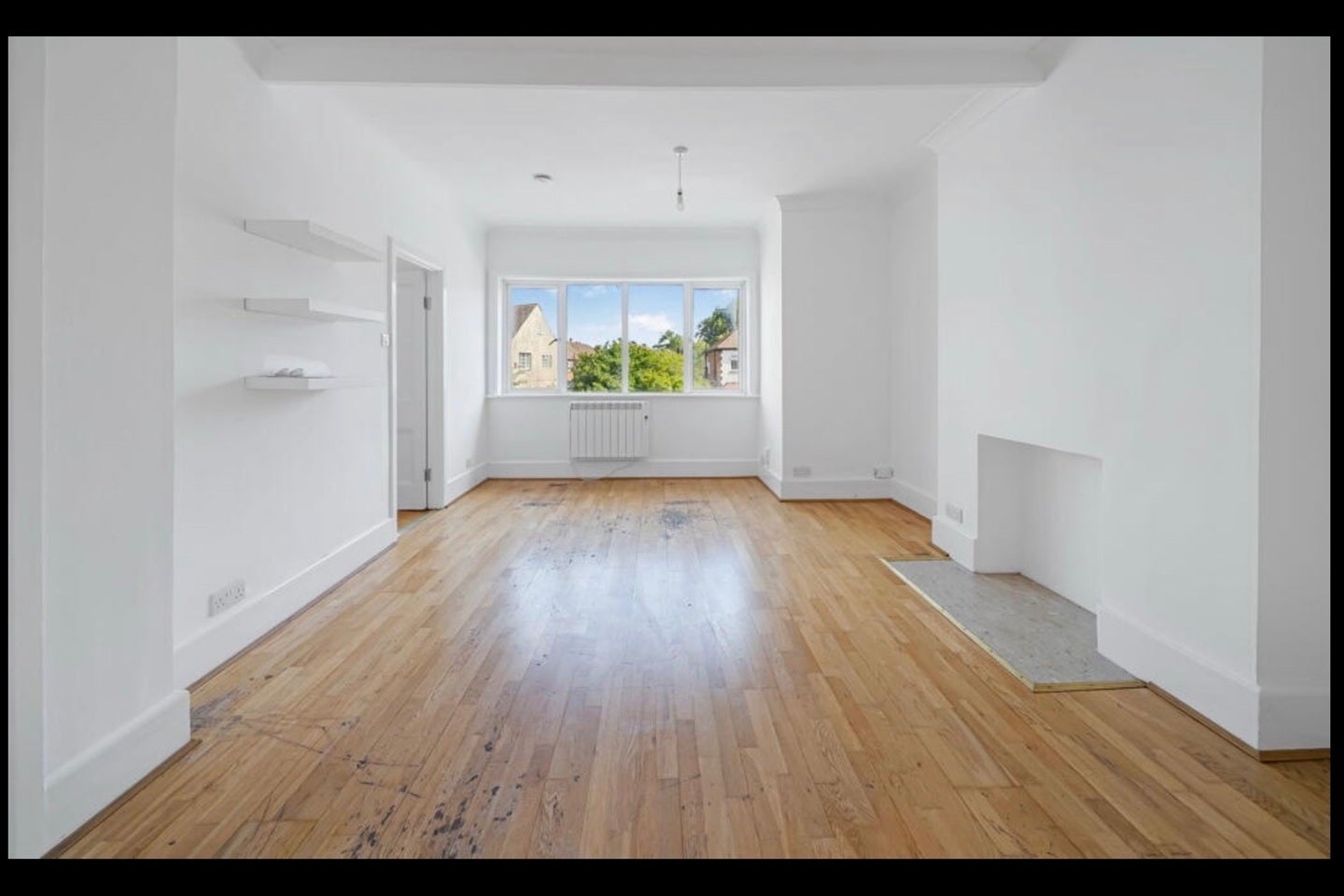 Flat Luffman Road in Greater London