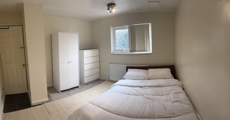 Room Rectory Grove in Birmingham