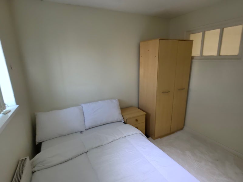 Room Rectory Grove in Birmingham