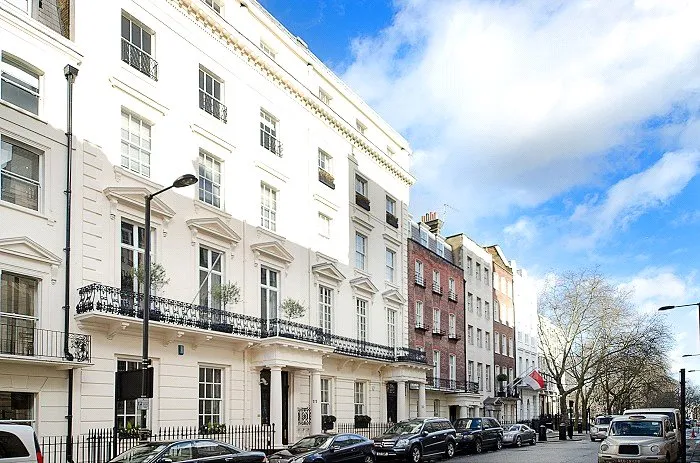 Flat Upper Grosvenor Street in City of Westminster