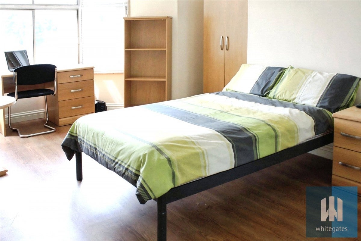 Flat Elmwood Close in Kirklees