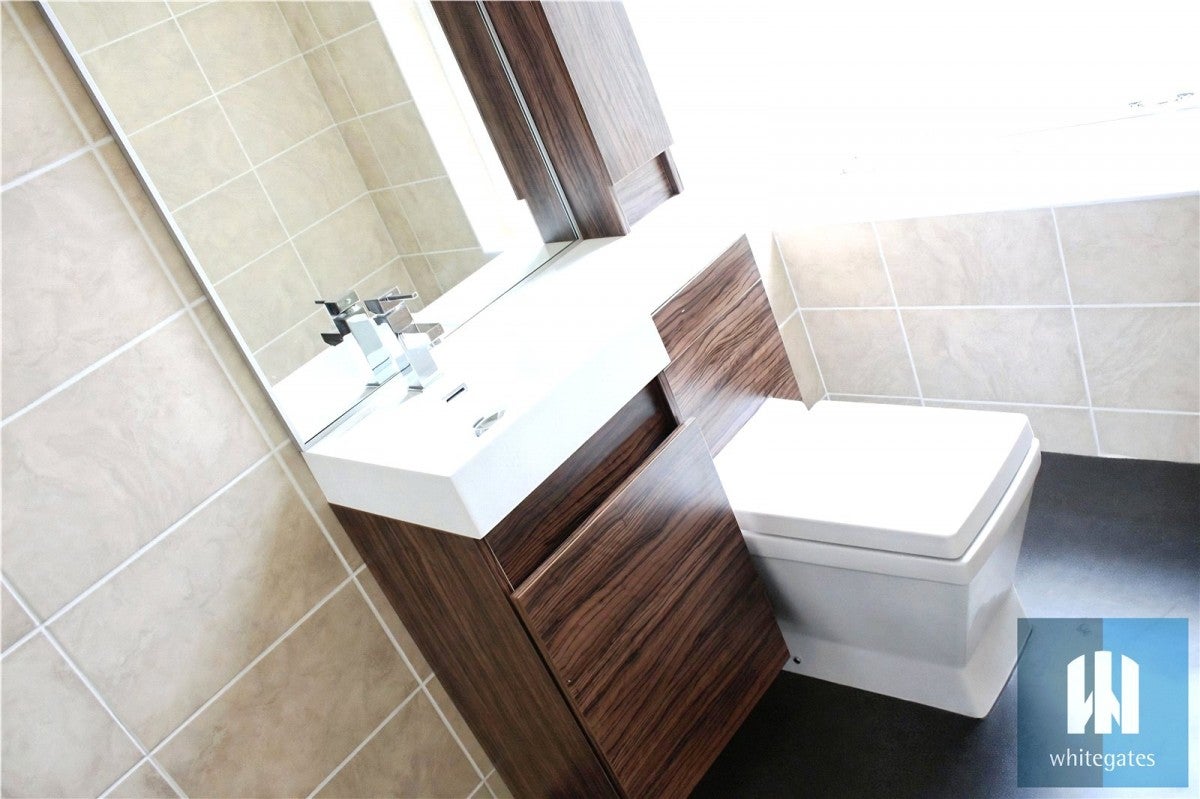 Flat Elmwood Close in Kirklees
