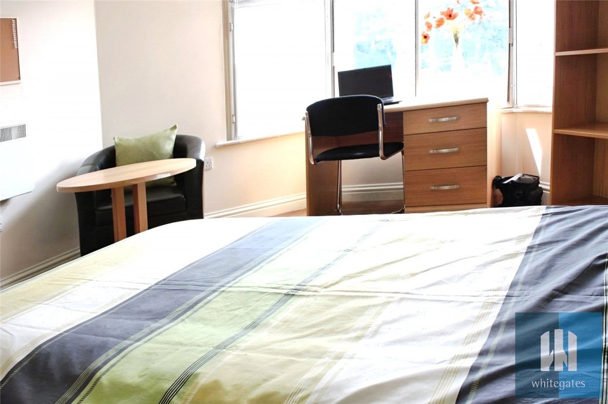 Flat Elmwood Close in Kirklees