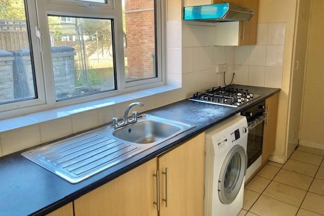 Flat Fern Grove in Greater London