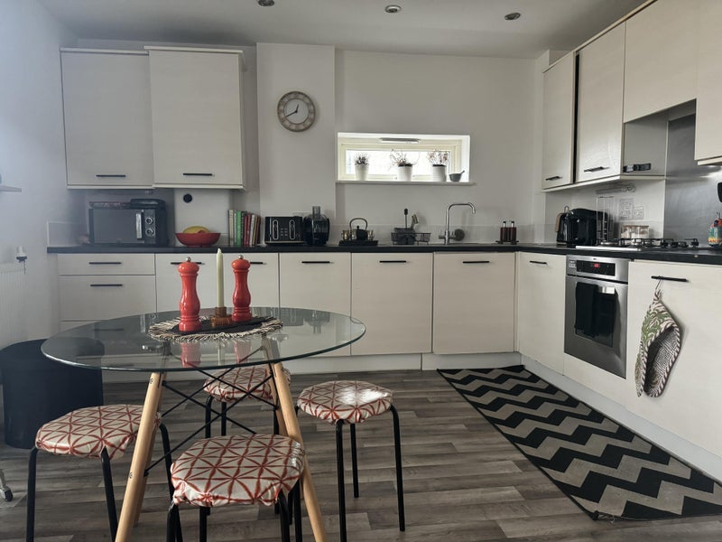 Room Ward Lane in Greater London