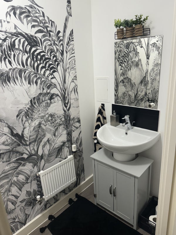 Room Ward Lane in Greater London