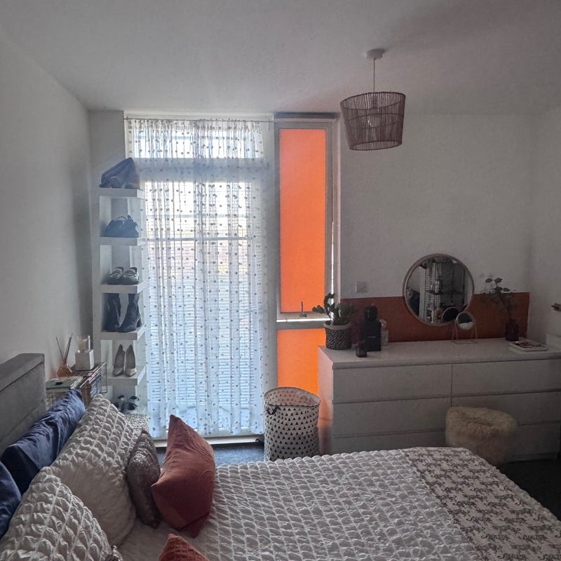 Room Ward Lane in Greater London