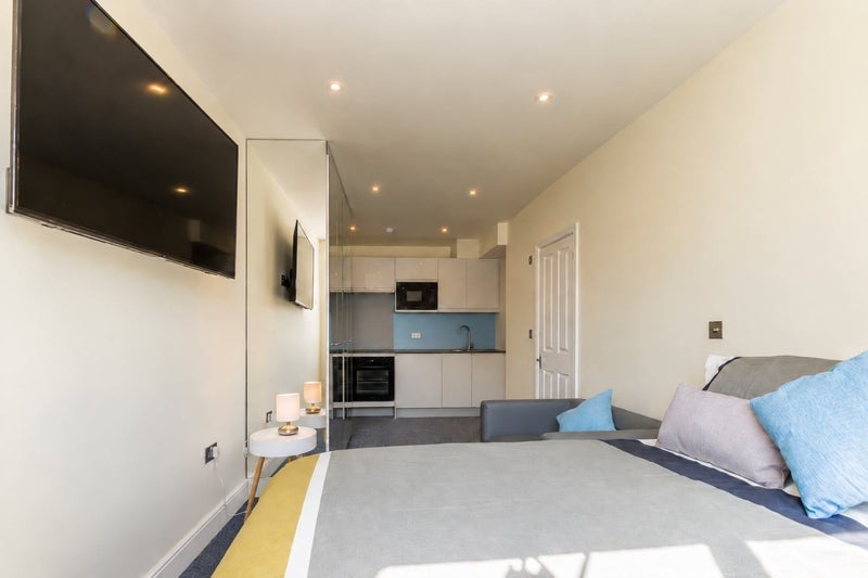 Flat Western Avenue in Greater London