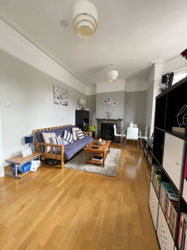 Flat Ashley Crescent in Greater London