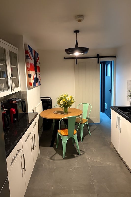 Flat Simms Road in Greater London