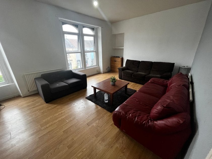 Room Hanover Street in Swansea
