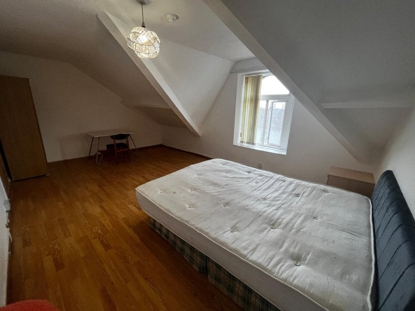 Room Hanover Street in Swansea