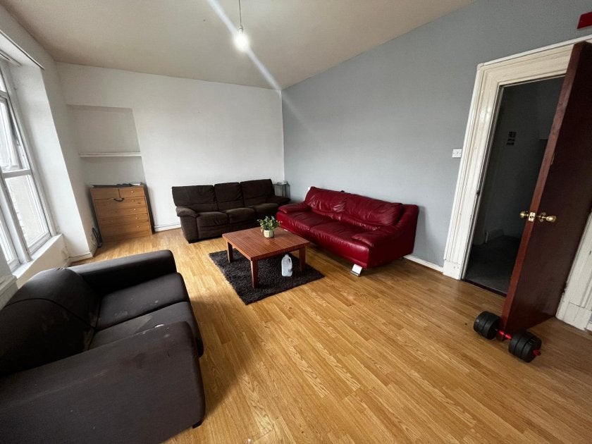 Room Hanover Street in Swansea