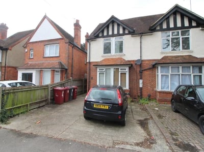 Room Northumberland Avenue in Reading