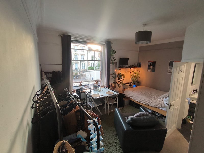 Room Cheltenham Road in Bristol