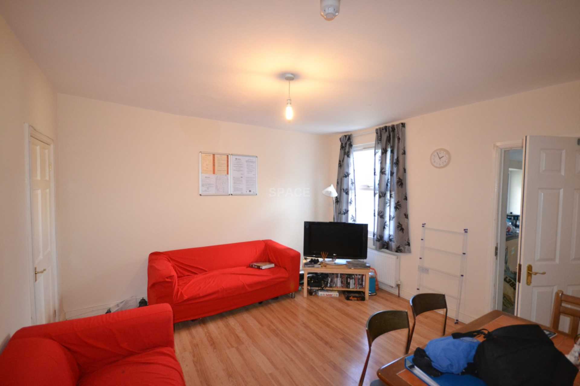 Flat Milman Road in Reading