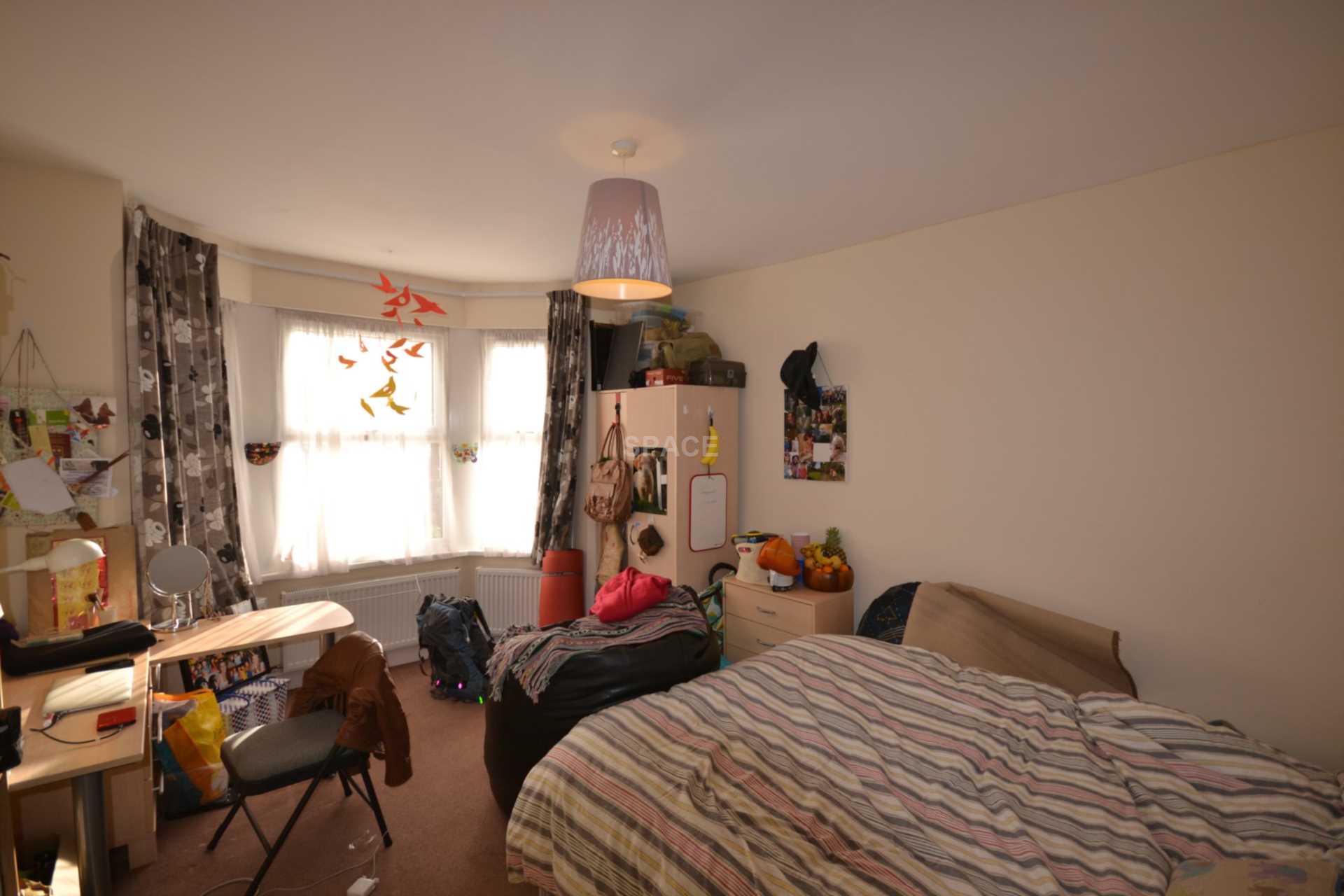 Flat Milman Road in Reading