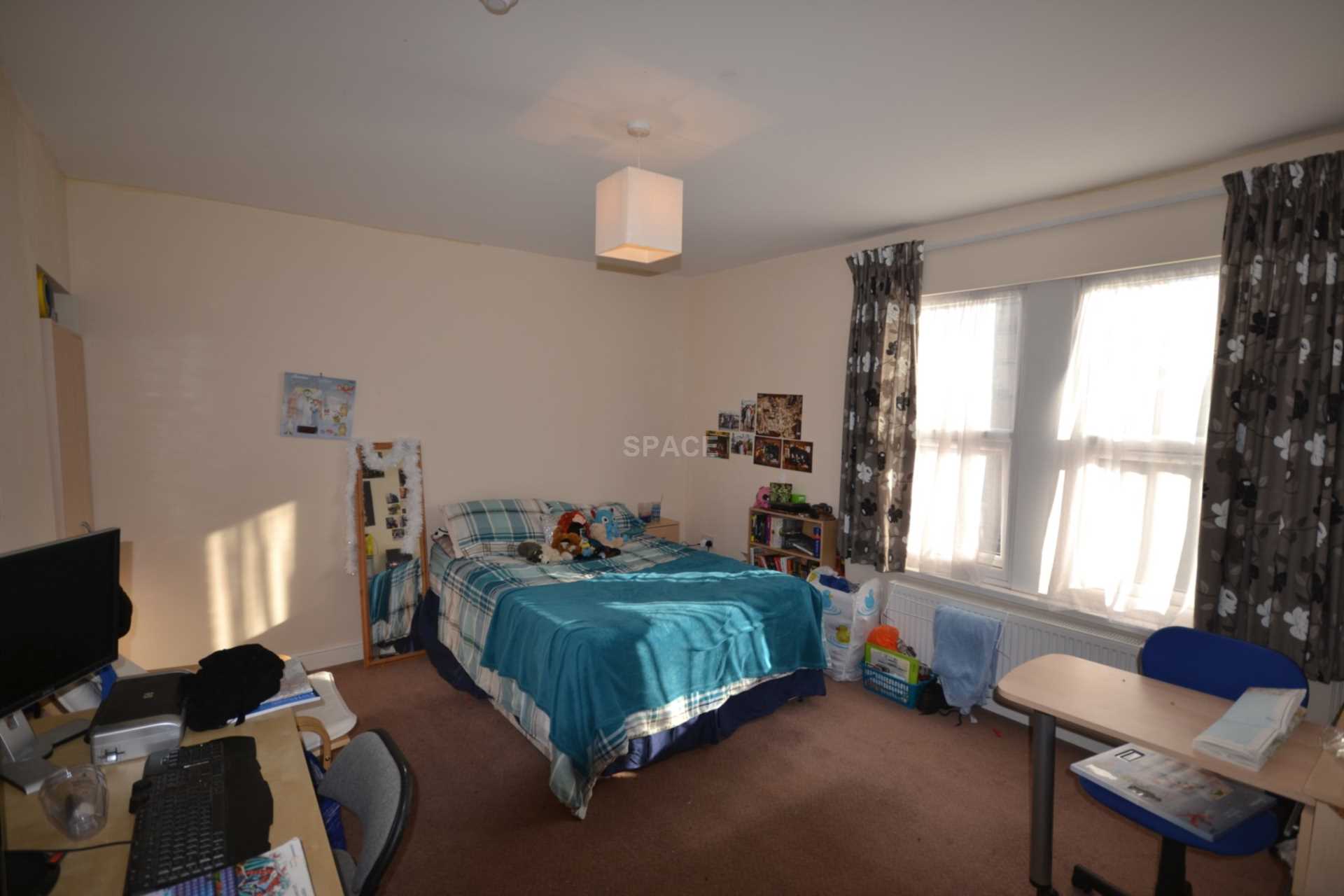 Flat Milman Road in Reading