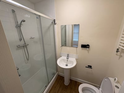 Room Chepstow Road in Newport