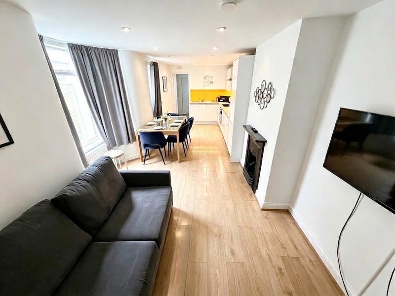 Room Lynton Road in Greater London
