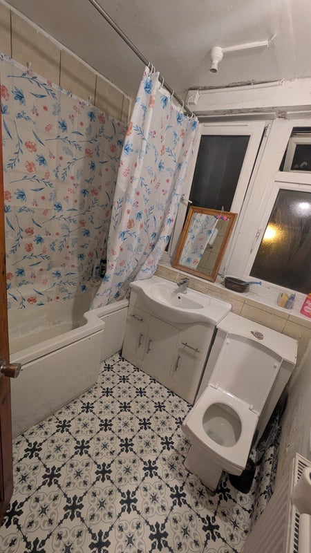 Room Ivermore Place in Greater London
