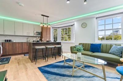 Flat Kennington Road in Greater London