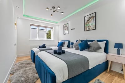 Flat Kennington Road in Greater London