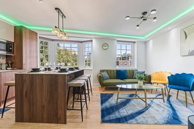 Flat Kennington Road in Greater London