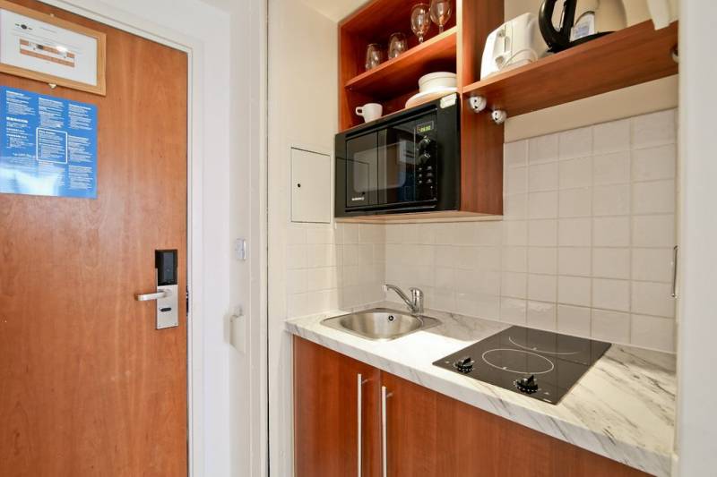 Flat Roland Gardens in Greater London