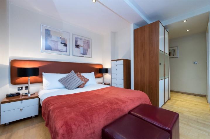Flat Roland Gardens in Greater London