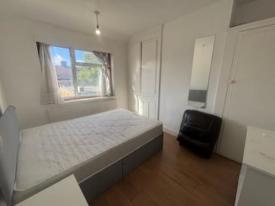 House Cranborne Waye in Greater London