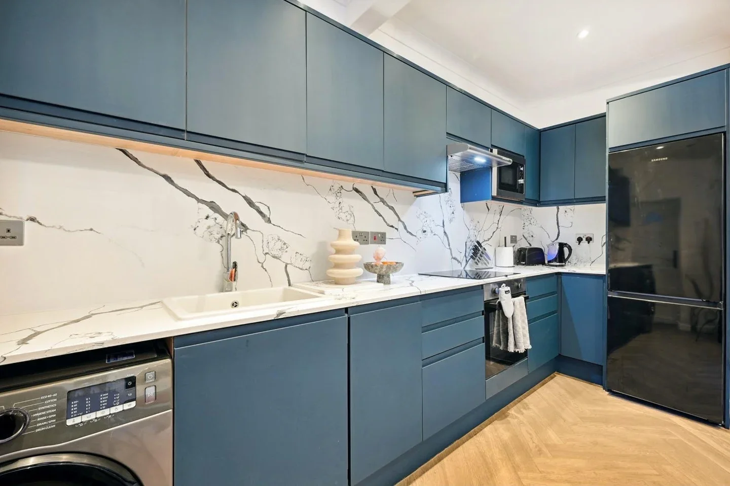 Flat Alderney Street in City of Westminster