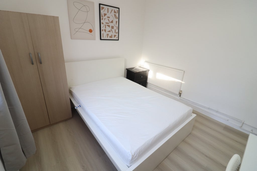 Room Globe Road in Greater London