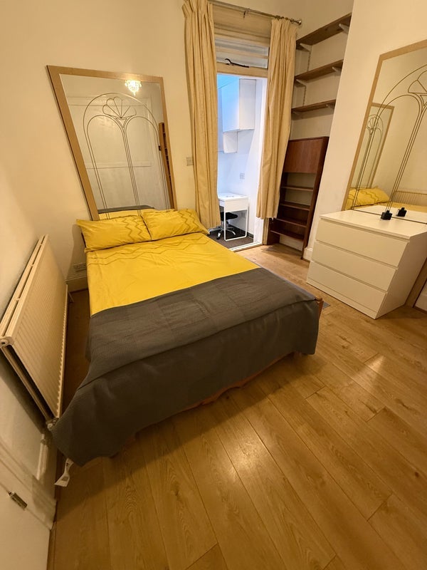Room Rhodesia Road in Greater London