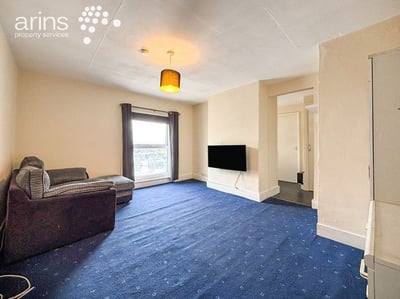 Flat Shinfield Road in Reading