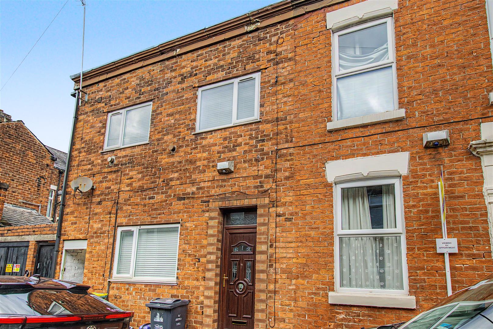 Flat Kenmure Place in Preston
