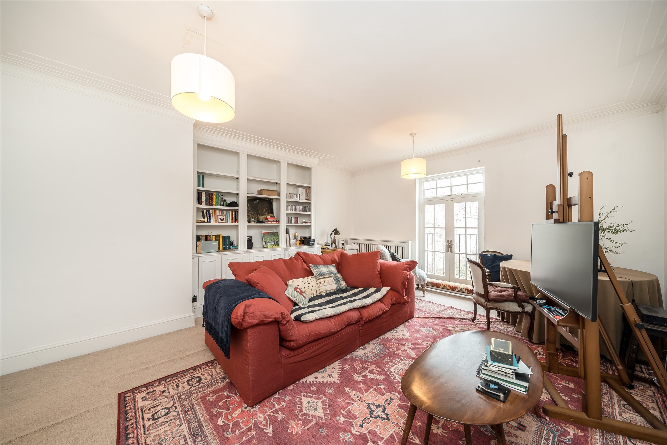 Flat Elm Park Road in Greater London