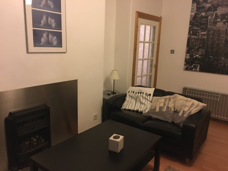 Room Thornwood Road in Glasgow