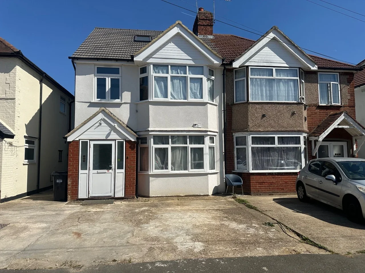 Room Bulstrode Avenue in Greater London