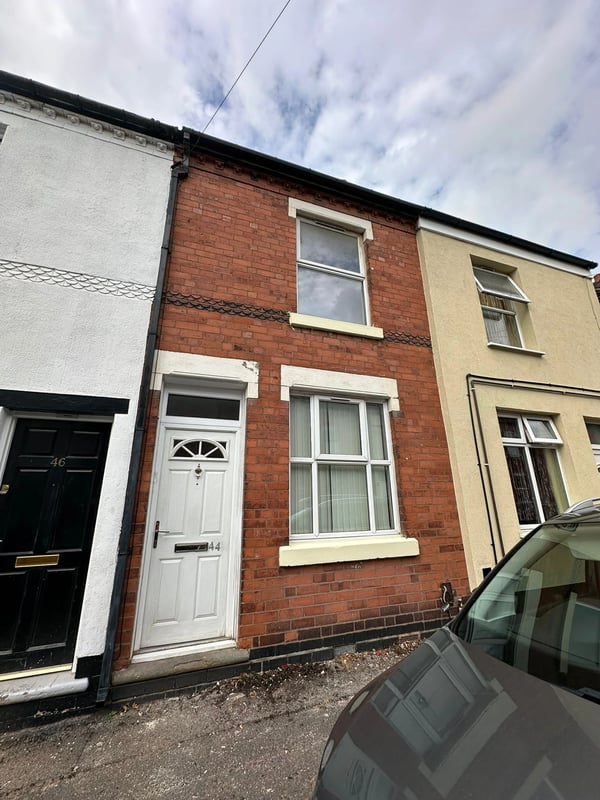 House Cairns Street in Darlaston