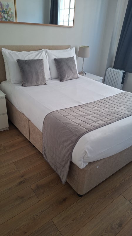 Room Minster Road in Greater London