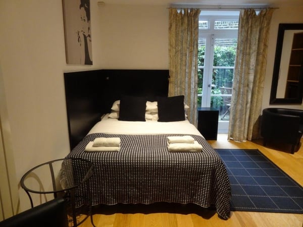 Flat Cartwright Gardens in Greater London