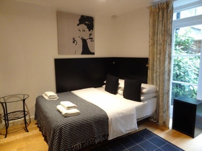 Flat Cartwright Gardens in Greater London
