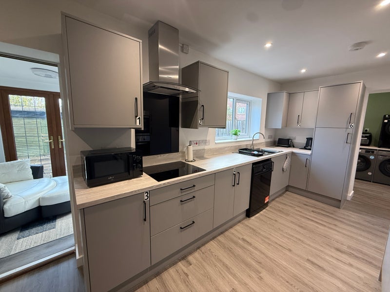 Room Foxlydiate Crescent in Redditch