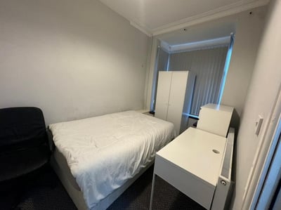 Room St Edward's Road in Birmingham