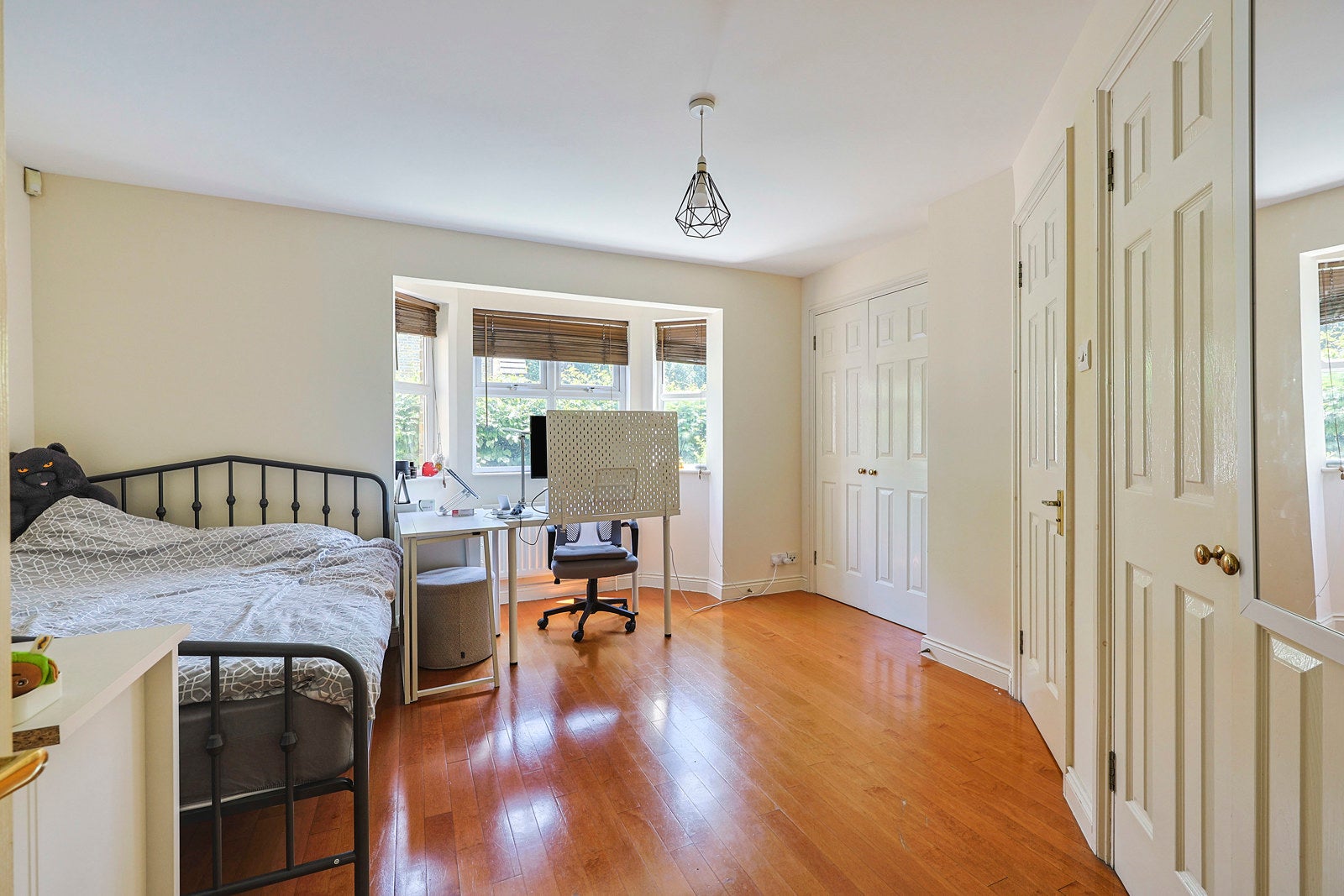 Flat Clockhouse Place in Greater London