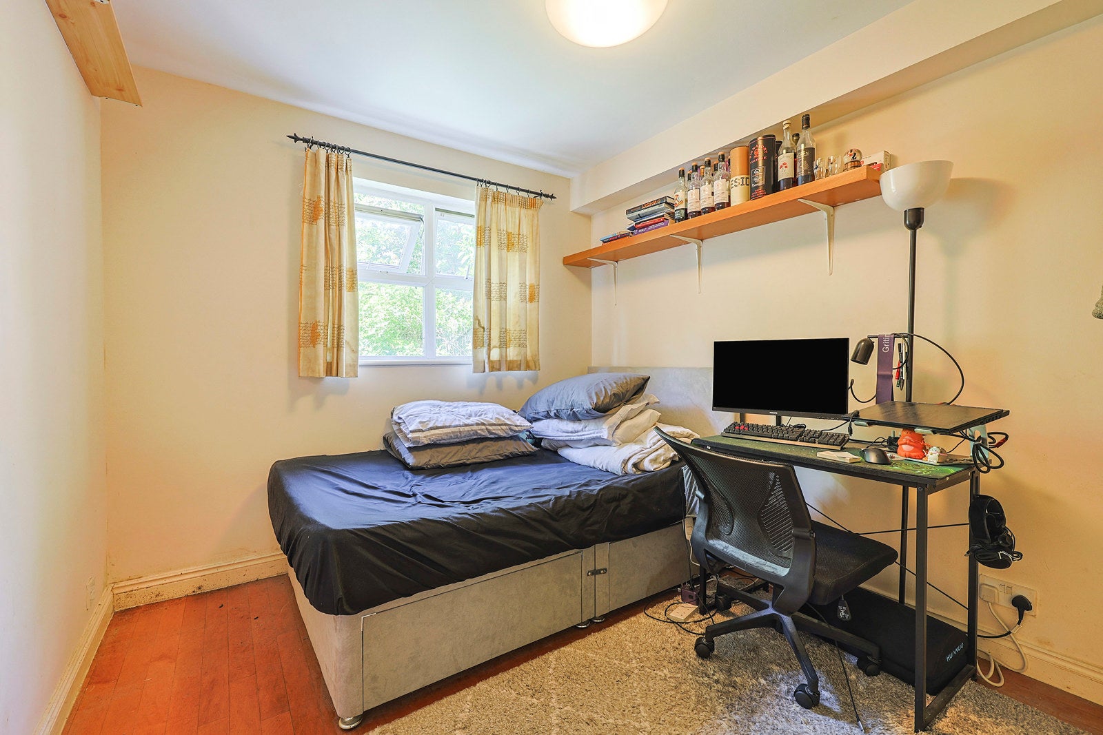 Flat Clockhouse Place in Greater London